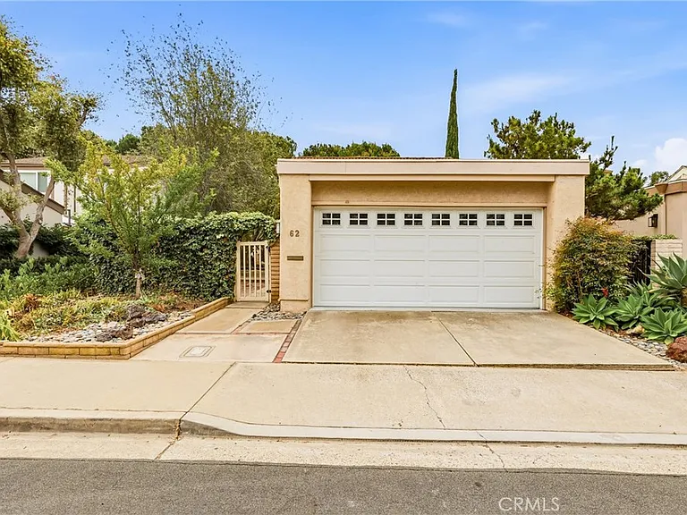 62 Willow Tree Ln — Photo 1