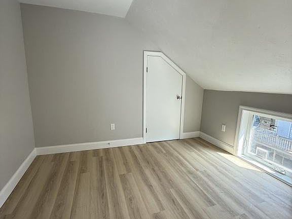 4th image of 169 Grant St