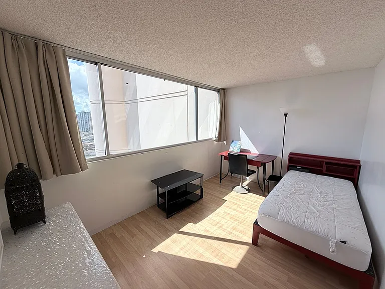 555 University Ave #1900 — Photo 10