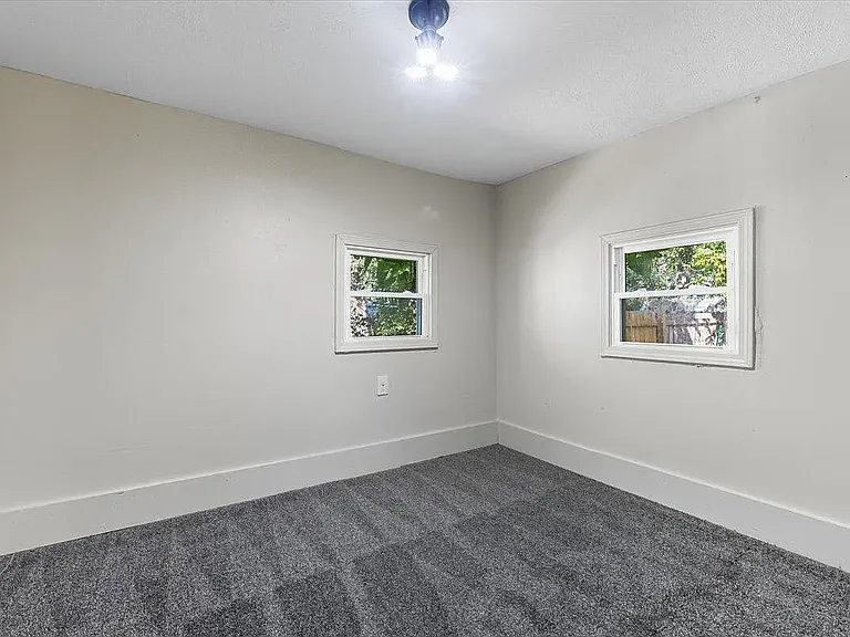 810 Avenue C — Photo 11