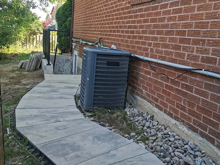 2 Maxwell Ct — Photo 2