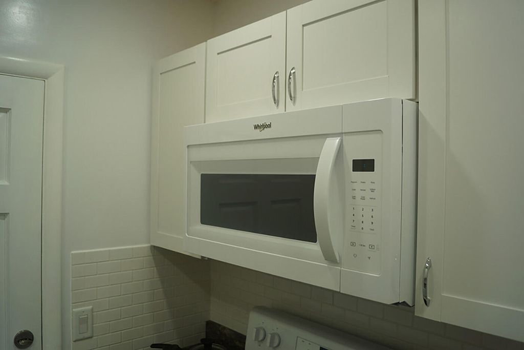 1250 E SAMPLE Road #303, photo 9