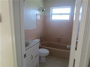 3rd image of 5649 NE 6th Ave