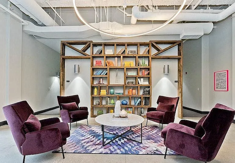 Edge on Broadway — Photo 37