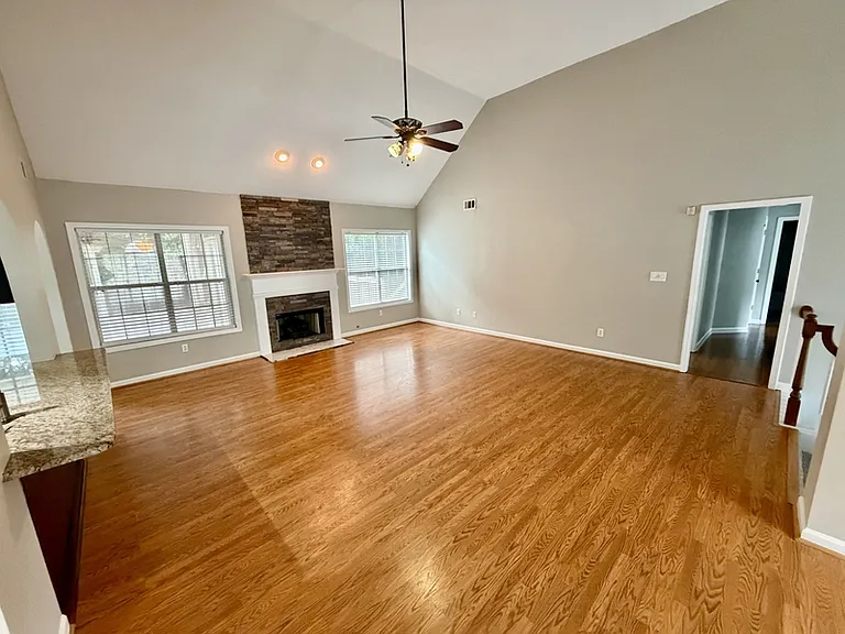 212 Kensington Trce — Photo 12