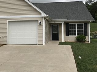 24 Paige Dr, Staunton, VA 24401