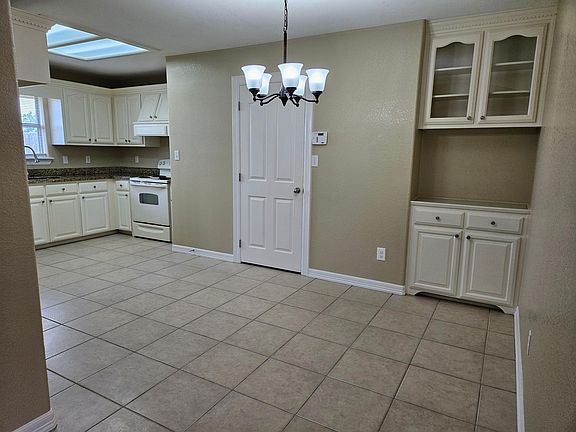 4th image of 2108 Treasure Oaks Dr