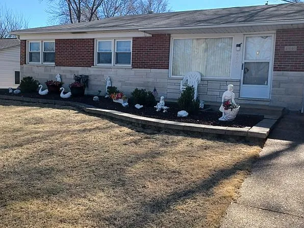 4840 Blackhawk Dr, Saint Louis, MO 63123