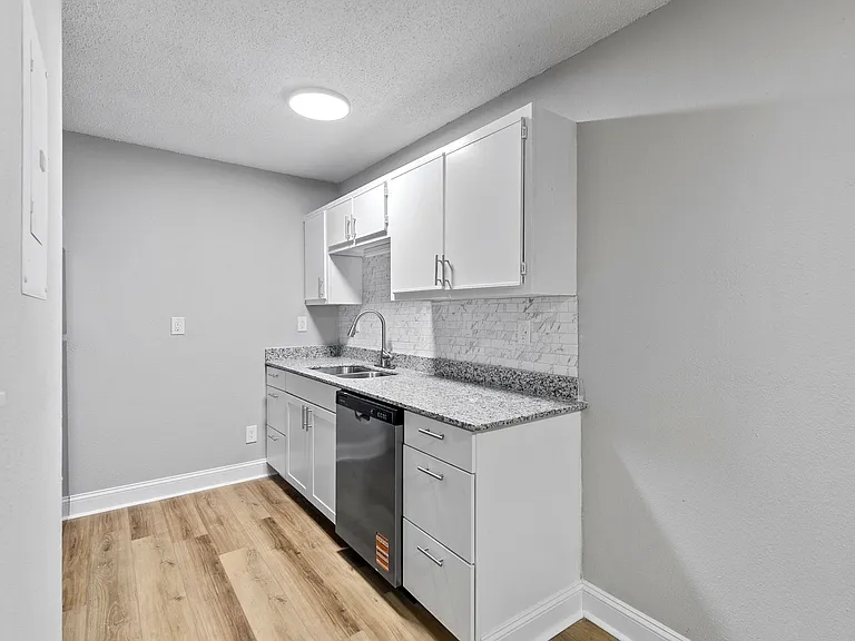 Pineview Apartments — Photo 24