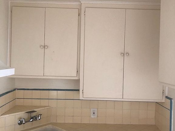 4th image of 731 W Pacific Coast Hwy APT B