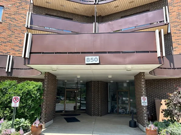 850 Wellington Ave Unit 212, Elk Grove Village, IL 60007