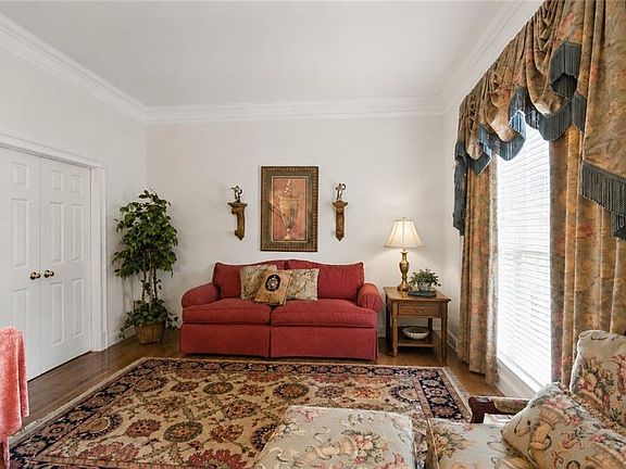 3rd image of 3 Belmont Ct SE
