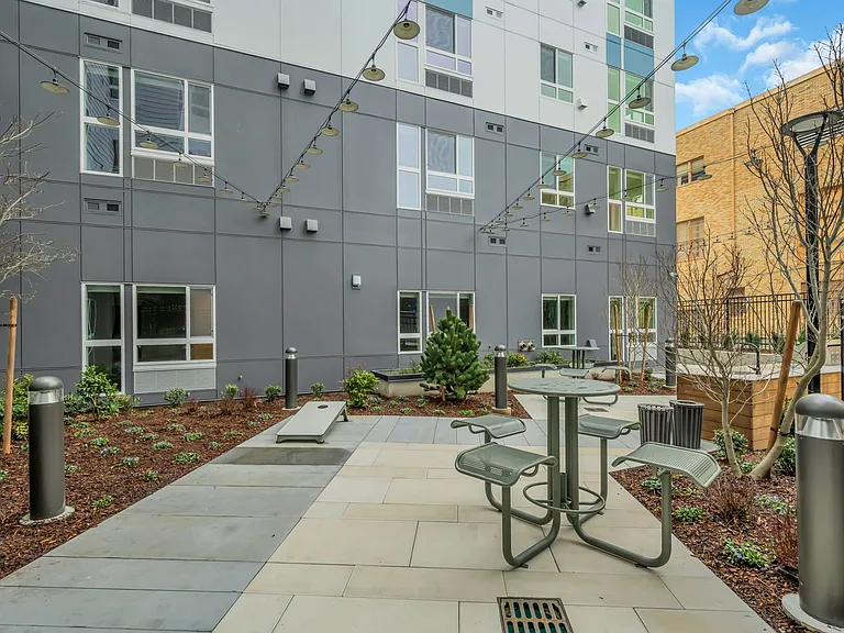 Altaire at Jackson Park — Photo 32