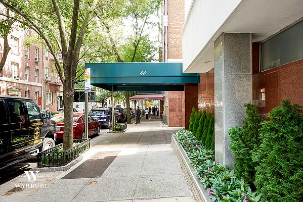 Sold by Warburg | media 6