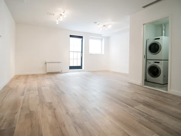 689 Leonard Street image 6 of 24