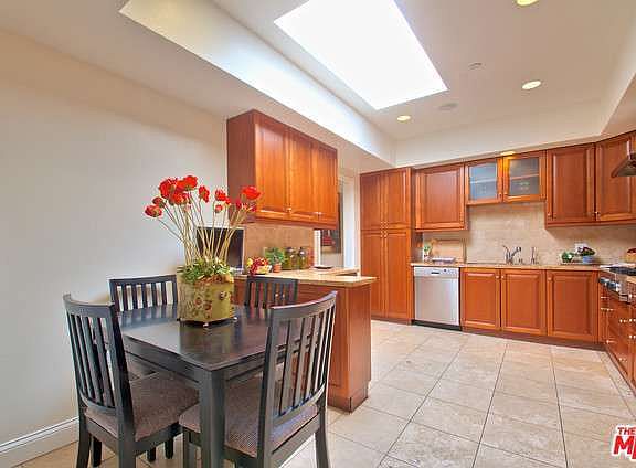 5th image of 11863 Darlington Ave Unit 404