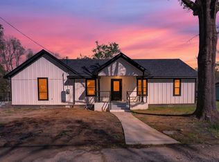 203 S Olive St, Gladewater, TX 75647