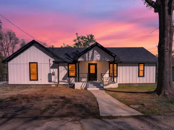 203 S Olive St, Gladewater, TX 75647