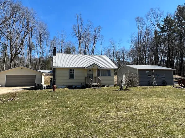 9242 S Mason Dr, Newaygo, MI 49337