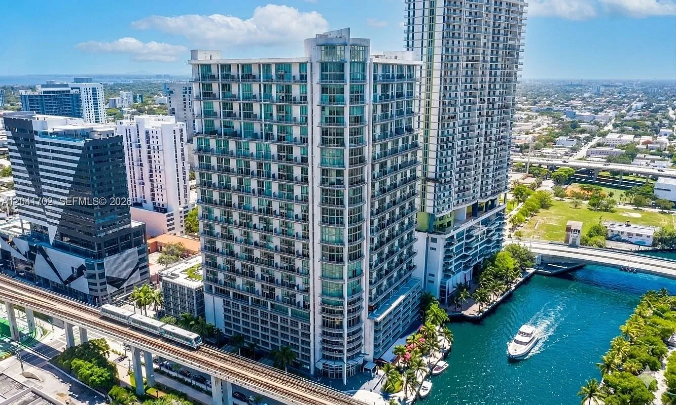 Neo Vertika Condo — Photo 1