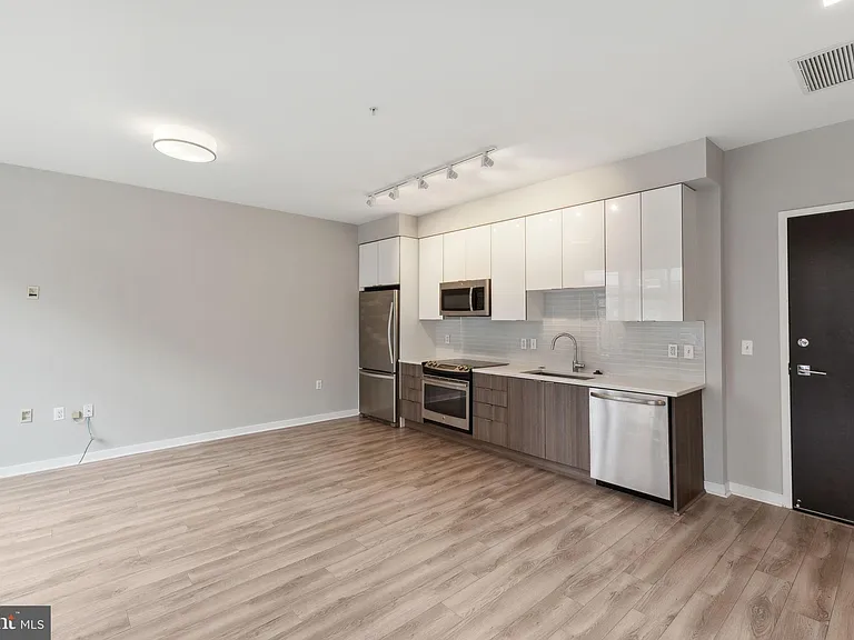 911 2nd St NE #207 — Photo 6