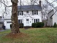 614 Trumbull Ave SE photo 1
