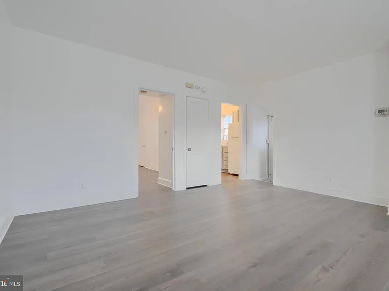 2906 Clearview Ave — Photo 5