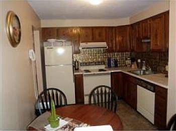 3rd image of 141 Essex St APT D2