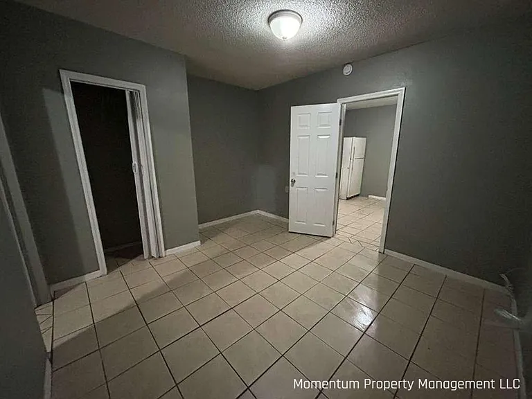 1120 W Austin St — Photo 2