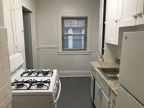 3rd image of 12231 Clifton Blvd APT 11
