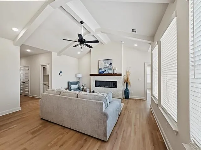 4 bed, 1880 sqft, $2,195 — Photo 3