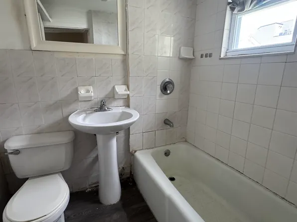 36 Spruce Street image 11 of 15