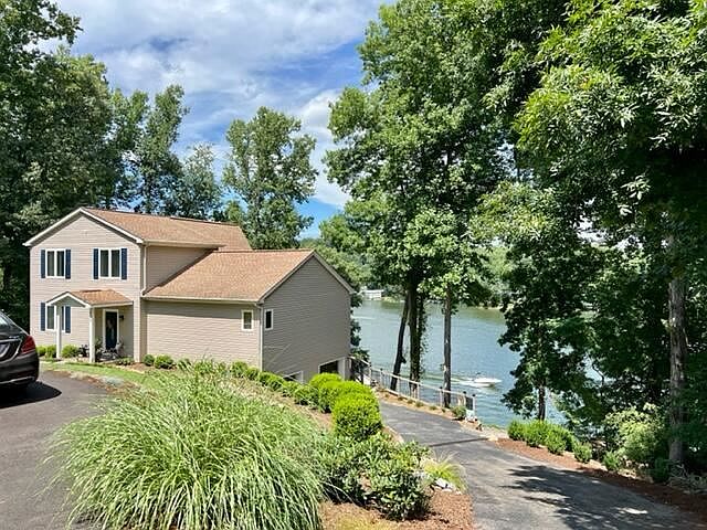 1st image of 836 Long Island Dr