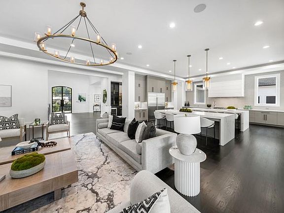 5th image of 5211 Powers Ferry Rd