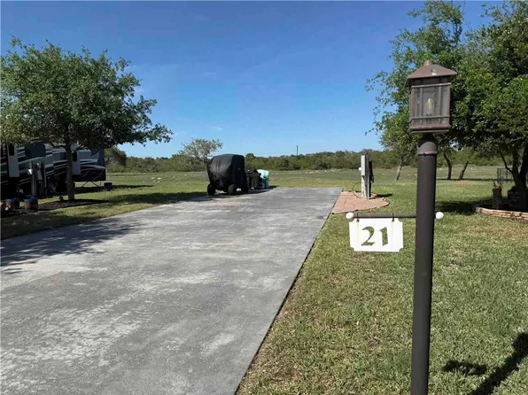 21 Augusta Cir, Aransas Pass, TX 78336