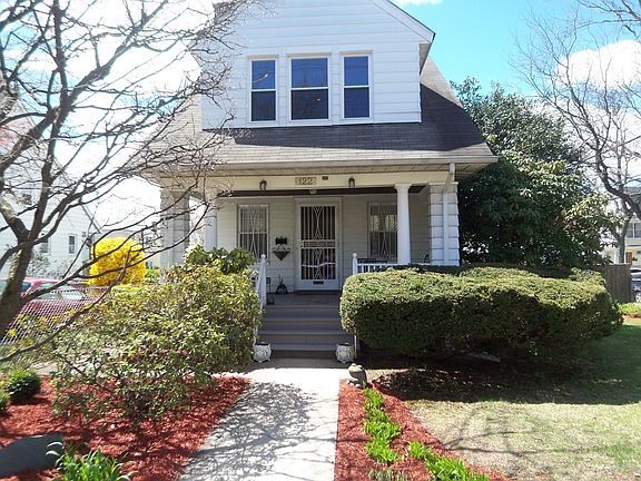 2nd image of 122 Beechwood Ave
