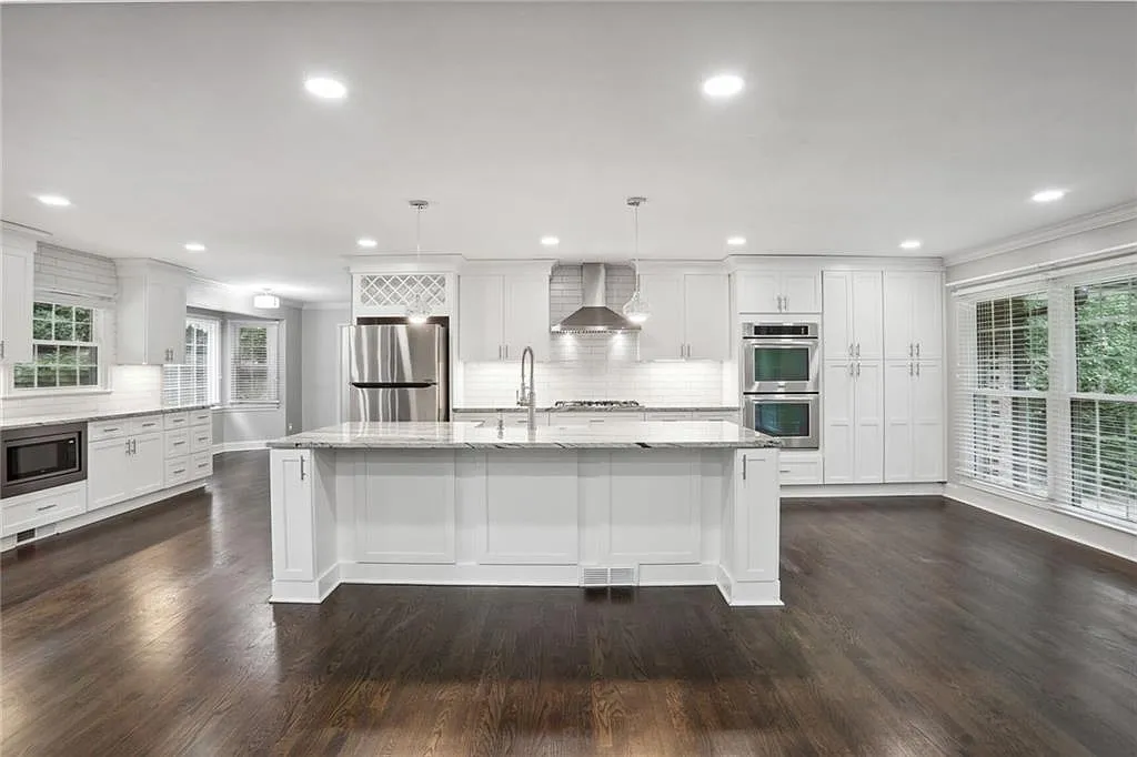 5 bed, 2.0 bath, 2776 sqft, $3,400 — Photo 4