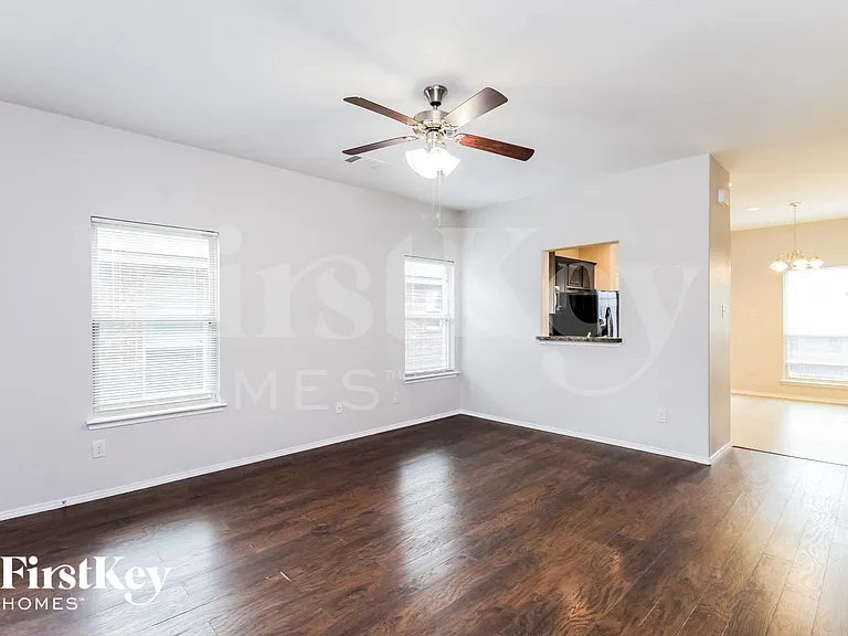 1309 Alder Tree Ln — Photo 4