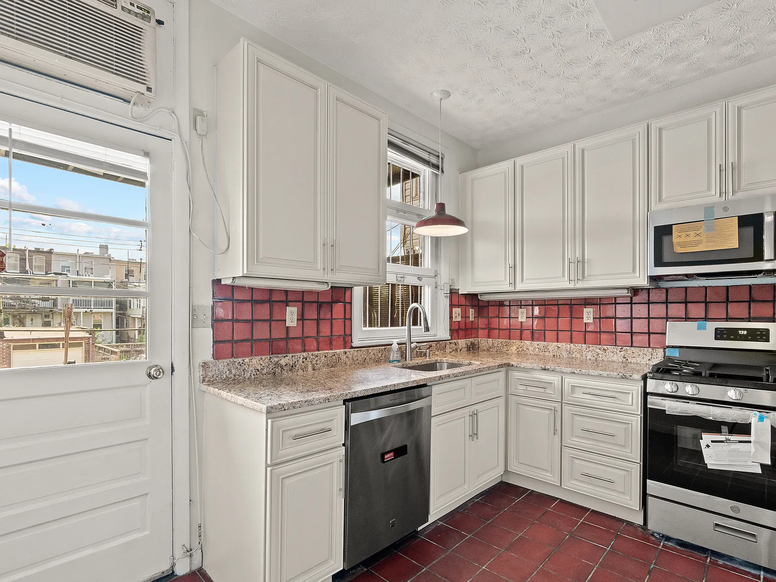 1 bed, 800 sqft, $550 — Photo 2