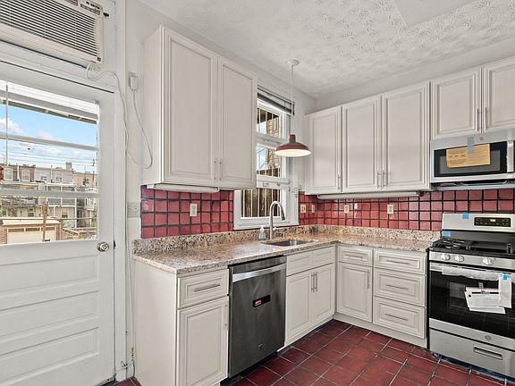2nd image of 2809 N Calvert St