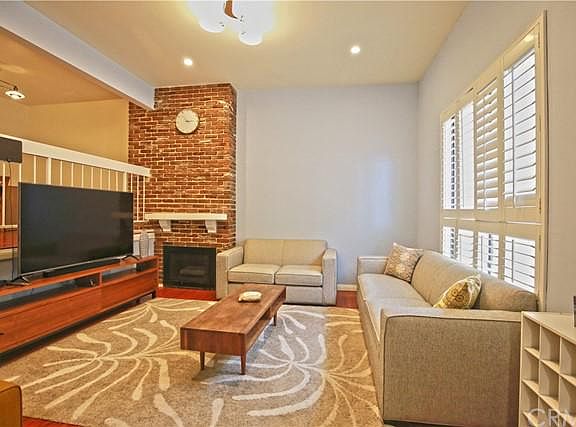 4th image of 212 N Marguerita Ave APT B