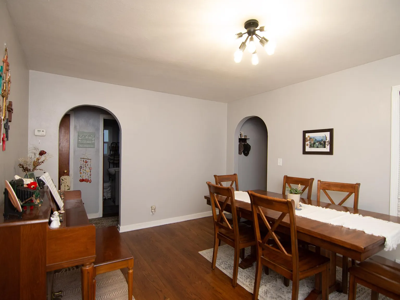 3 bed, 1200 sqft, $1,300 — Photo 3