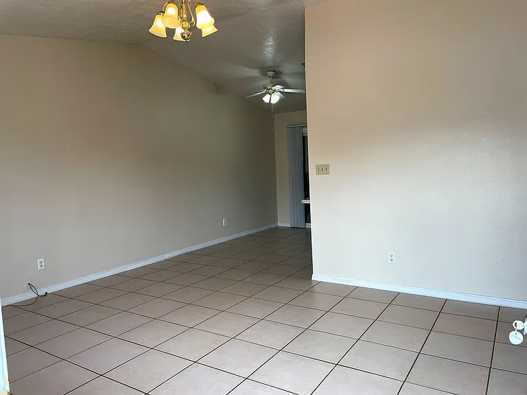 141 N Yucca St #6 — Photo 4
