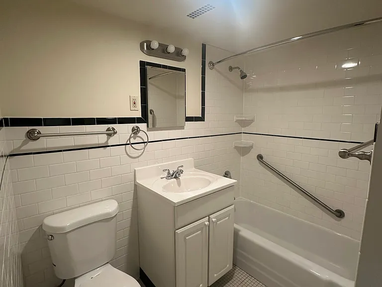 77 Monmouth St #105 — Photo 11