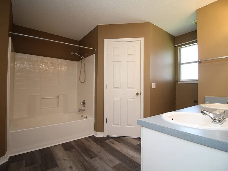 4319 Crosswinds Dr — Photo 14