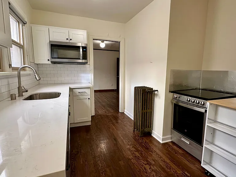 5234 University Way NE — Photo 3
