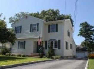 15 Woodward Ave, Bloomingdale, NJ 07403