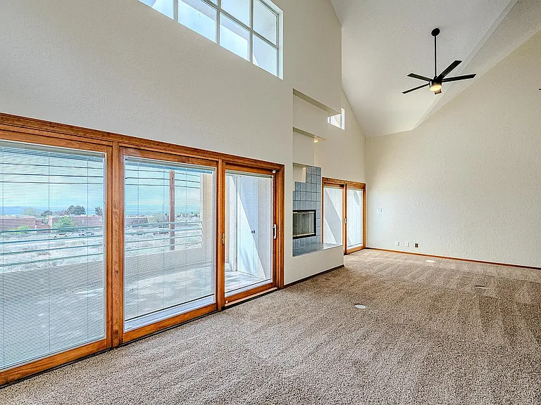 5137 Glenwood Pointe Ln NE #5137 — Photo 2