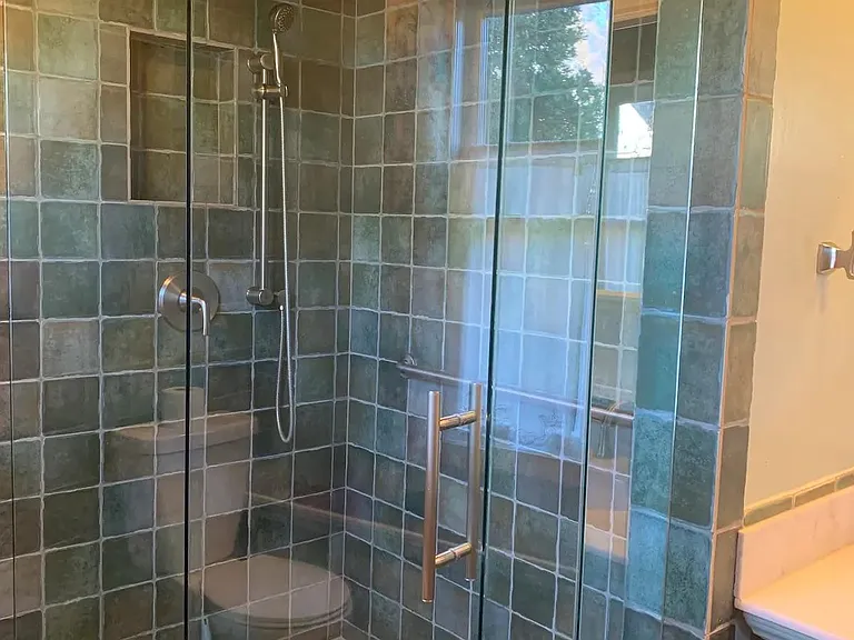 735 Broadway — Photo 13