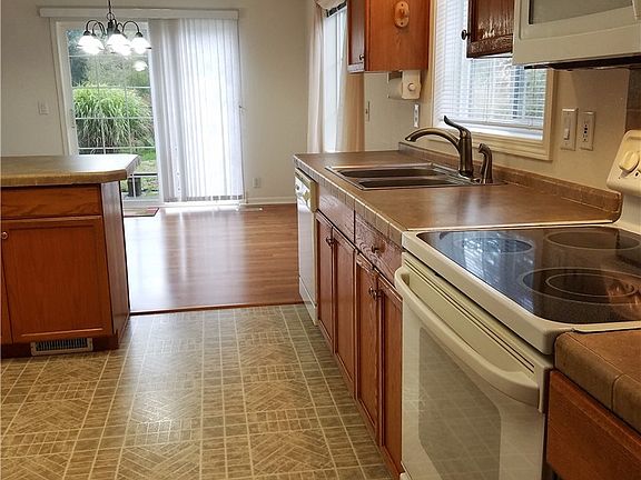 4th image of 706 Dennis St SE #69